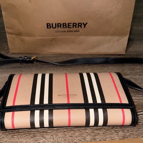 Burberry Icon Stripe E-Canvas Wallet on Chain with Detachable Strap – Like New - Picture 1 of 5